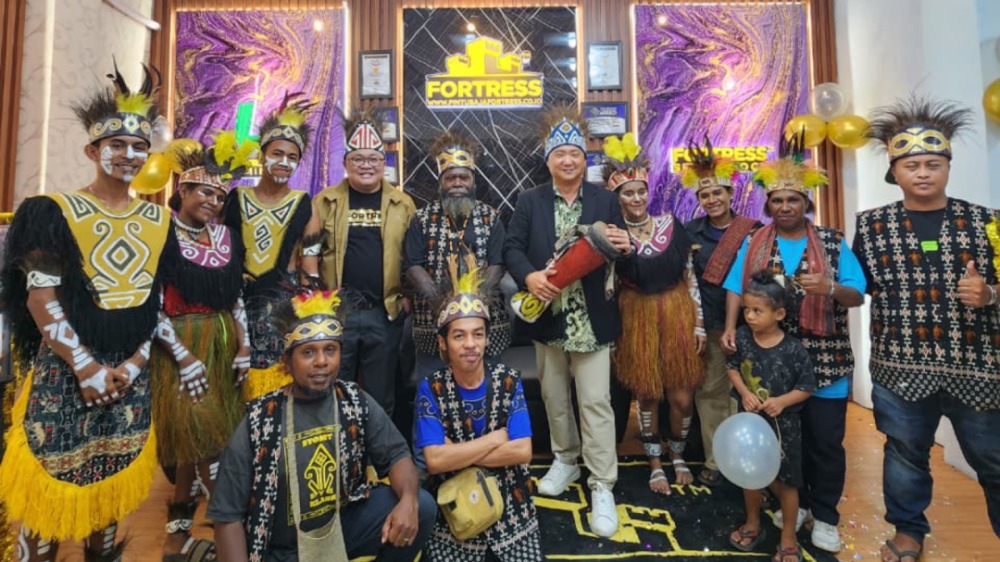 Fortress Pintu Baja Buka Cabang ke-17 di Sorong Papua! Ekspansi ke Indonesia Bagian Timur Fortress Pintu Baja Buka Cabang ke-17 di Sorong Papua! Ekspansi ke Indonesia Bagian Timur