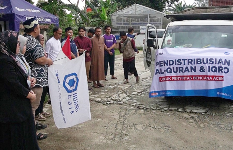 Lepas 1.200 Al-Qur’an dan Iqro untuk Aceh Ruang Baik Kolaborasi dengan Sea Soldier Tebarkan Cahaya di Tengah Luka Bencana Lepas 1.200 Al-Qur’an dan Iqro untuk Aceh Ruang Baik Kolaborasi dengan Sea Soldier Tebarkan Cahaya di Tengah Luka Bencana