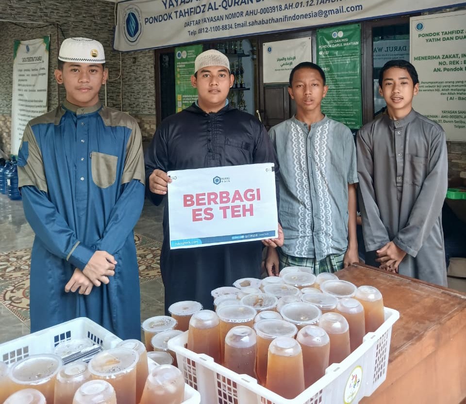 800 Cup Es Teh Kebaikan, Ruang Baik Hadirkan Kesegaran untuk Jamaah Jumat dan Pejuang Keluarga 800 Cup Es Teh Kebaikan, Ruang Baik Hadirkan Kesegaran untuk Jamaah Jumat dan Pejuang Keluarga