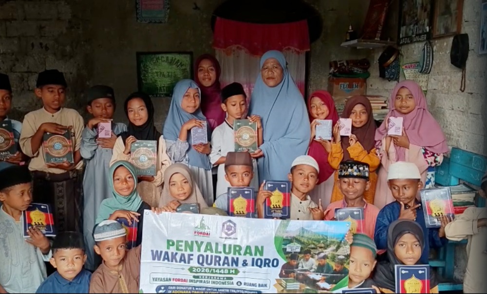 Mengantar Cahaya hingga Ujung Negeri Mengantar Cahaya hingga Ujung Negeri