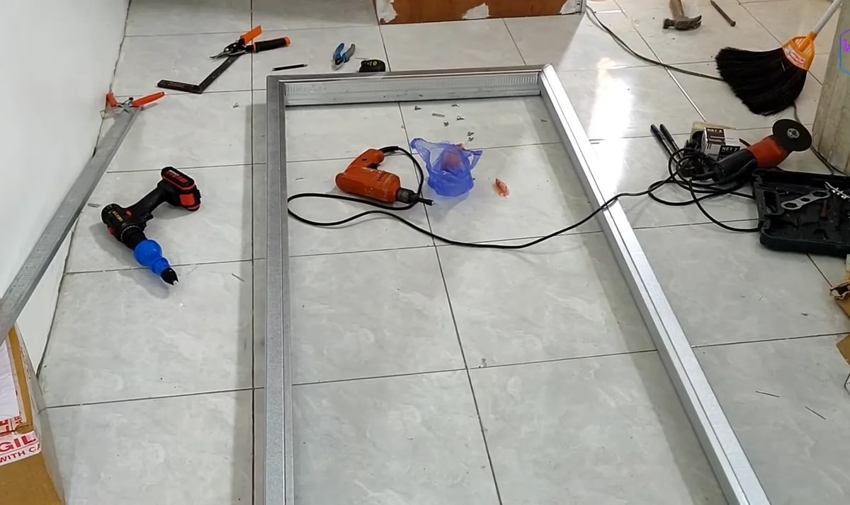Estetik Banget! Model Kusen Pintu dan Jendela dari Baja Ringan Terbaik Estetik Banget! Model Kusen Pintu dan Jendela dari Baja Ringan Terbaik