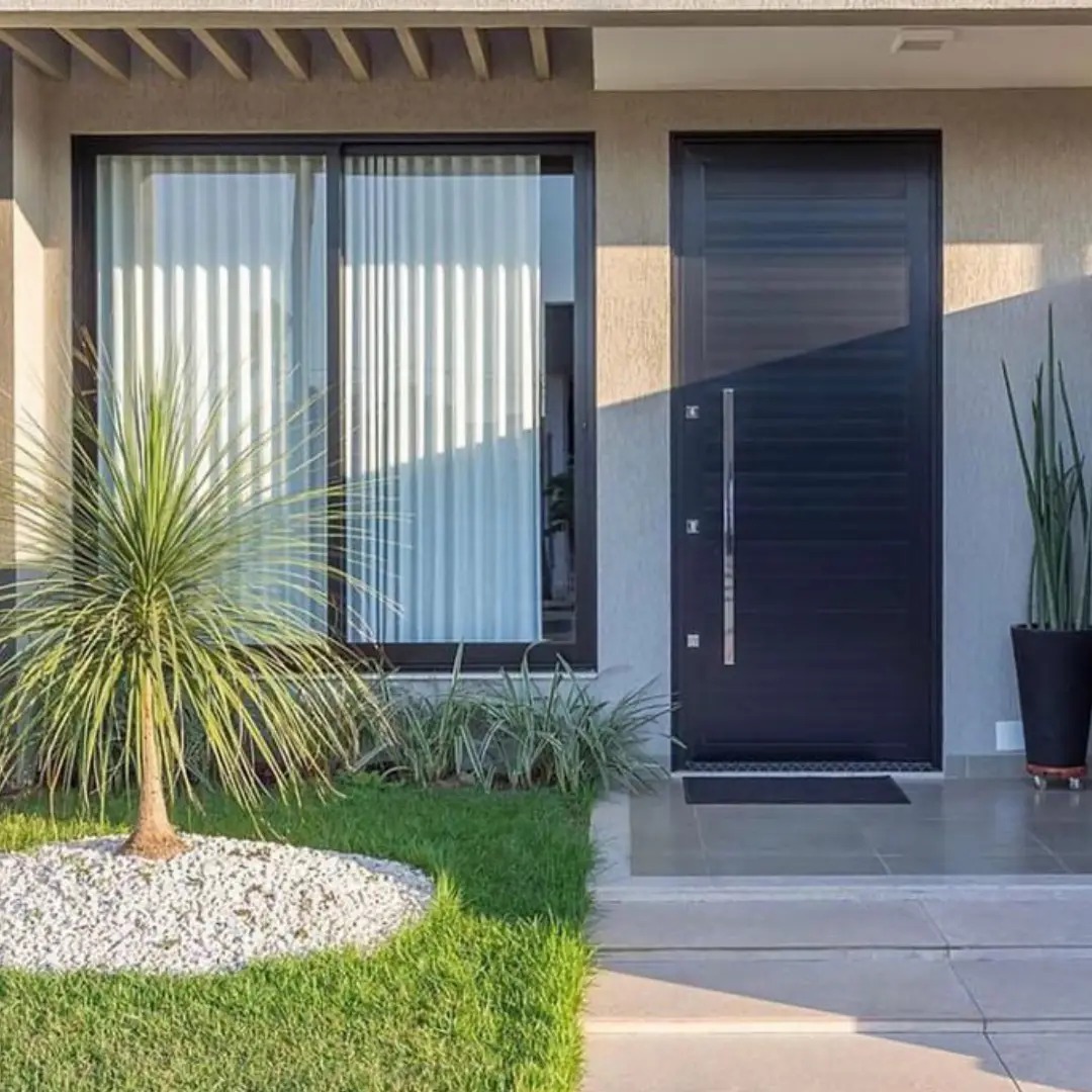 Fasad Rumah Tropis dengan Sentuhan Alami Fasad Rumah Tropis dengan Sentuhan Alami