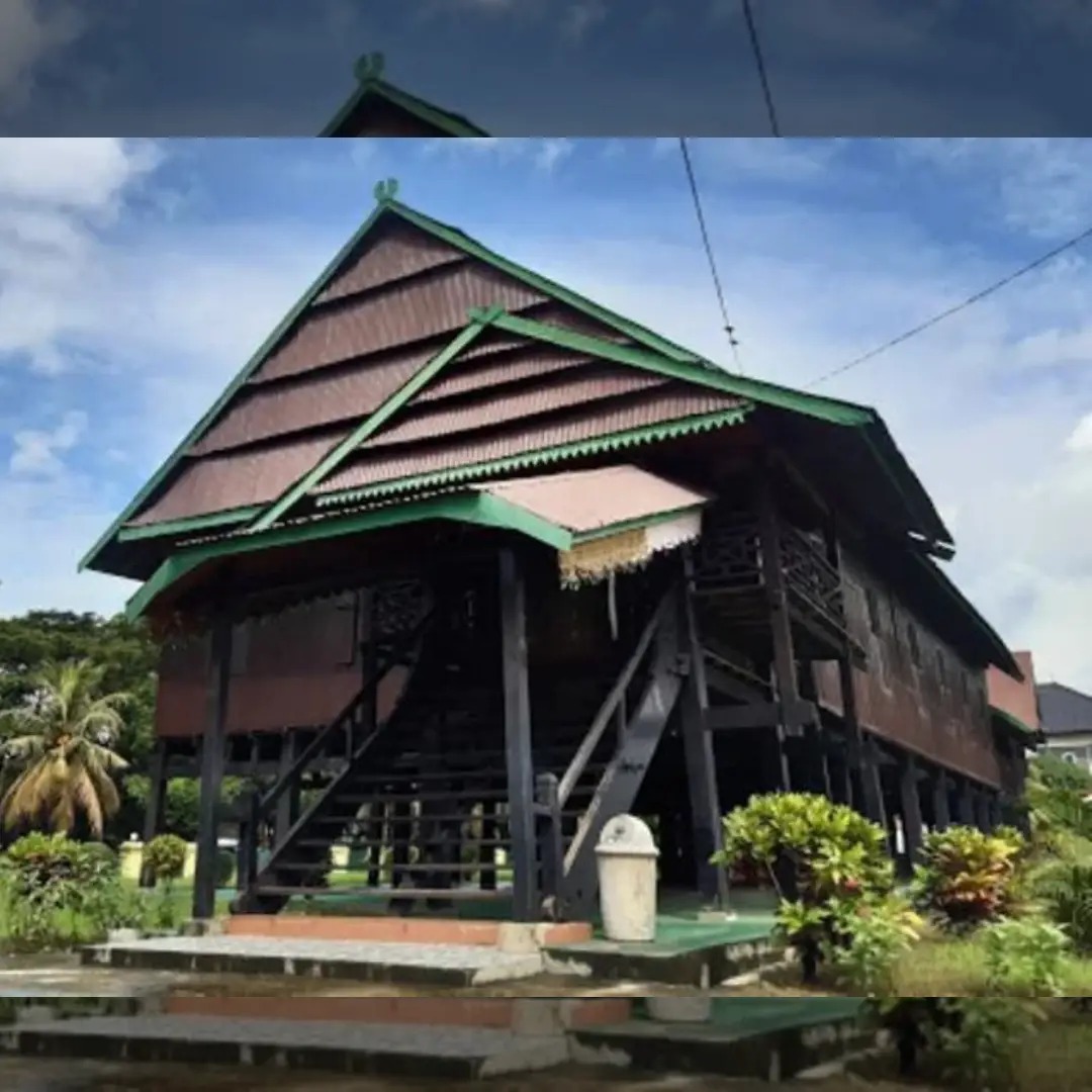 Rumah Adat Saoraja (Bugis) Rumah Adat Saoraja (Bugis)