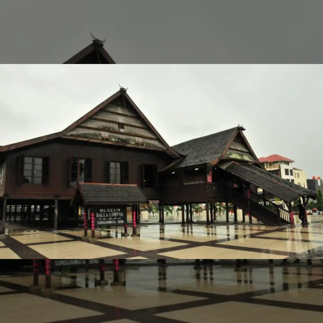 Rumah Adat Balla Lompoa (Gowa) Rumah Adat Balla Lompoa (Gowa)