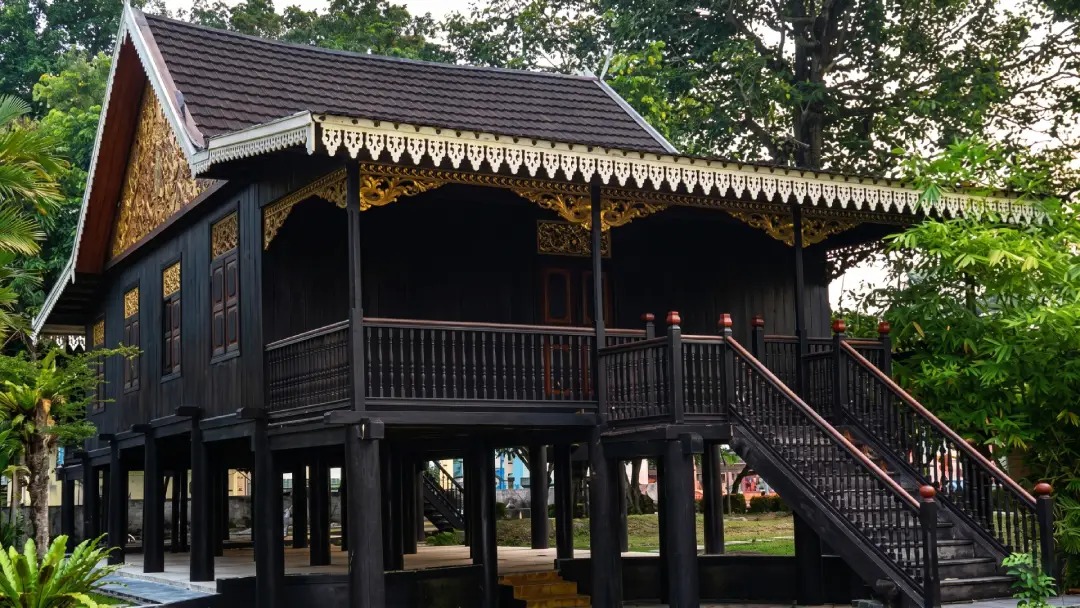 5 Nama Rumah Adat Jambi yang Perlu Anda Ketahui, Cek di Sini! 5 Nama Rumah Adat Jambi yang Perlu Anda Ketahui, Cek di Sini!