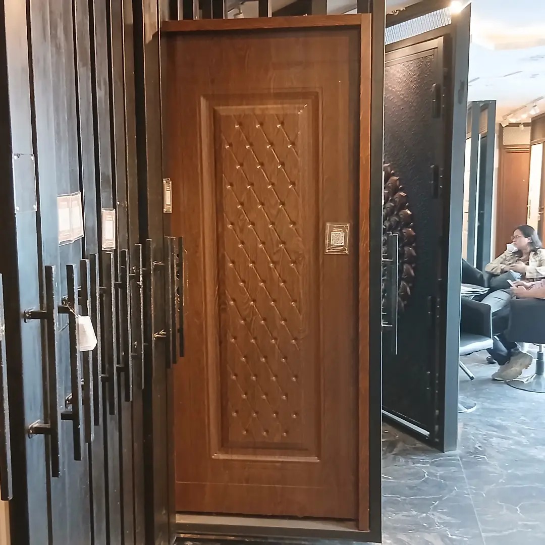 pintu anti lengkung berbahan baja motif kayu merk fortress pintu anti lengkung berbahan baja motif kayu merk fortress