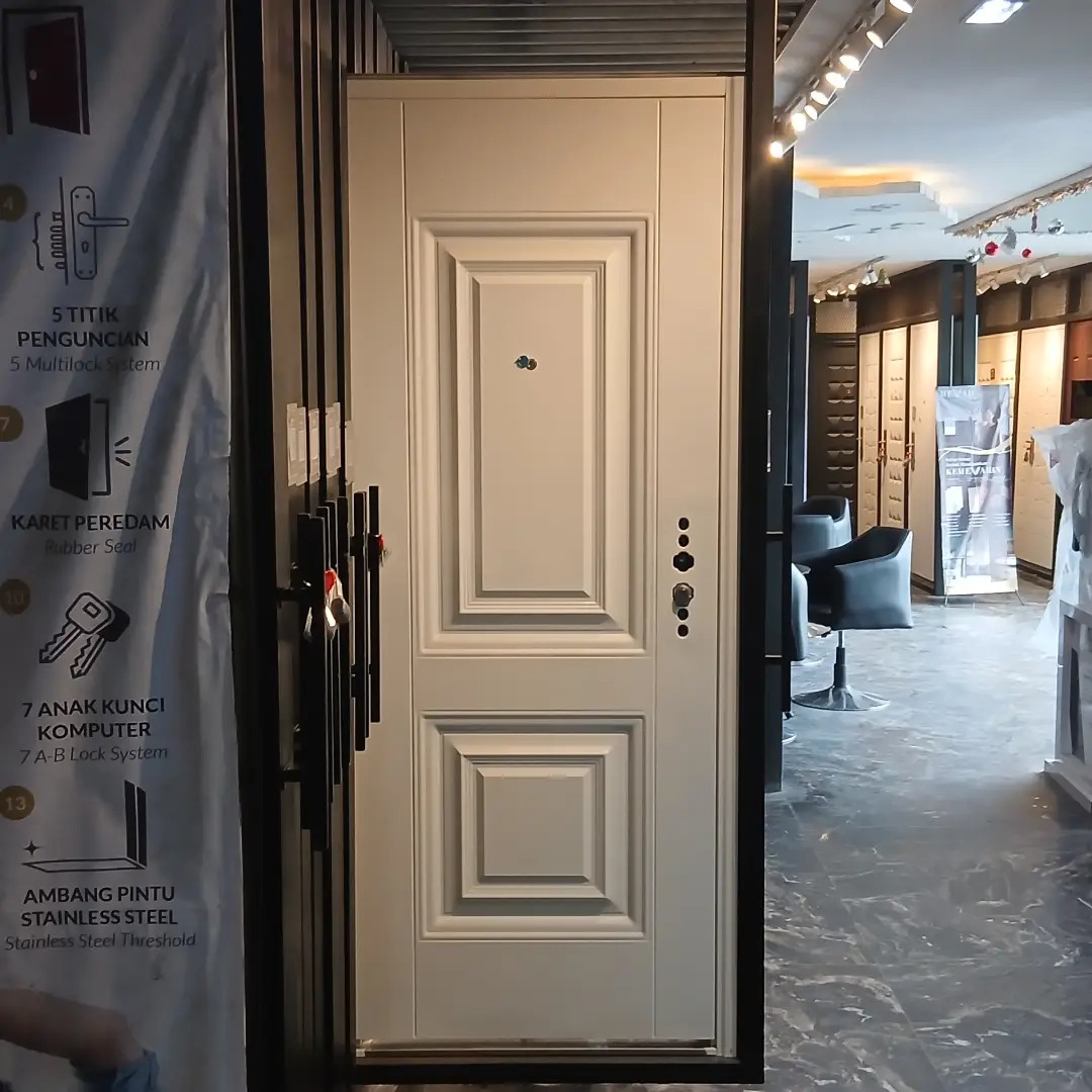 foto asli pintu baja fortress putih motif klasik minimalis foto asli pintu baja fortress putih motif klasik minimalis