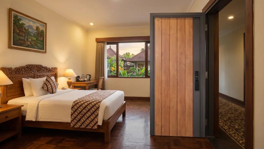 Kenapa Banyak Hotel yang Pakai Pintu Baja? Ternyata Ini Keunggulannya! Kenapa Banyak Hotel yang Pakai Pintu Baja? Ternyata Ini Keunggulannya!