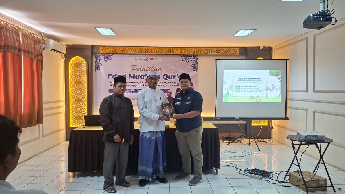 Dukung Kualitas Pengajar Al-Qur’an, Ruang Baik Salurkan Mushaf dan Iqro di Cirebon Dukung Kualitas Pengajar Al-Qur’an, Ruang Baik Salurkan Mushaf dan Iqro di Cirebon
