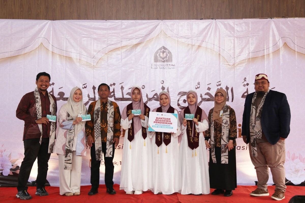 Kebaikan yang dilakukan bersama : 21 Hafidzoh Lahir menjadi saksi kerja kolaboratif Kebaikan yang dilakukan bersama : 21 Hafidzoh Lahir menjadi saksi kerja kolaboratif
