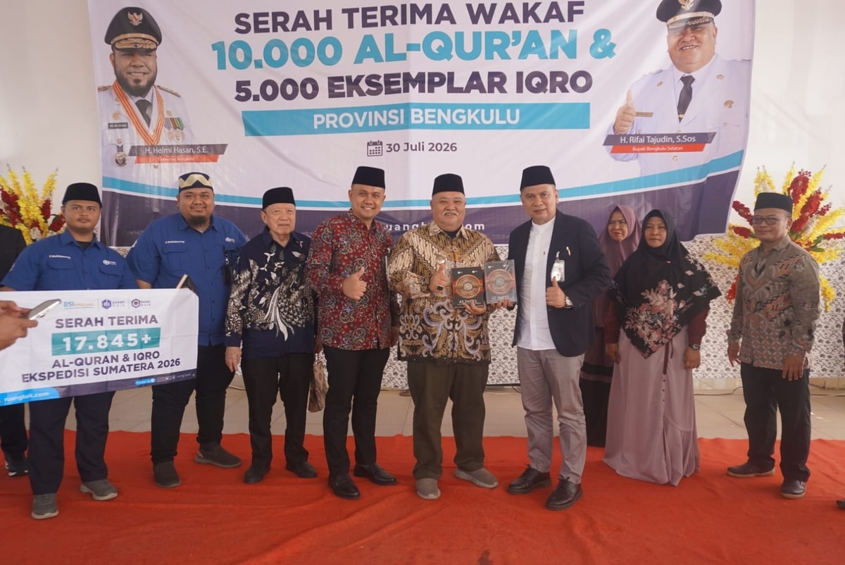 Sejarah Baru di Bengkulu Selatan, Penyerahan 10.000 Al-Qur'an dan 5.000 Iqra Wujudkan Mimpi Para Guru Ngaji Sejarah Baru di Bengkulu Selatan, Penyerahan 10.000 Al-Qur'an dan 5.000 Iqra Wujudkan Mimpi Para Guru Ngaji