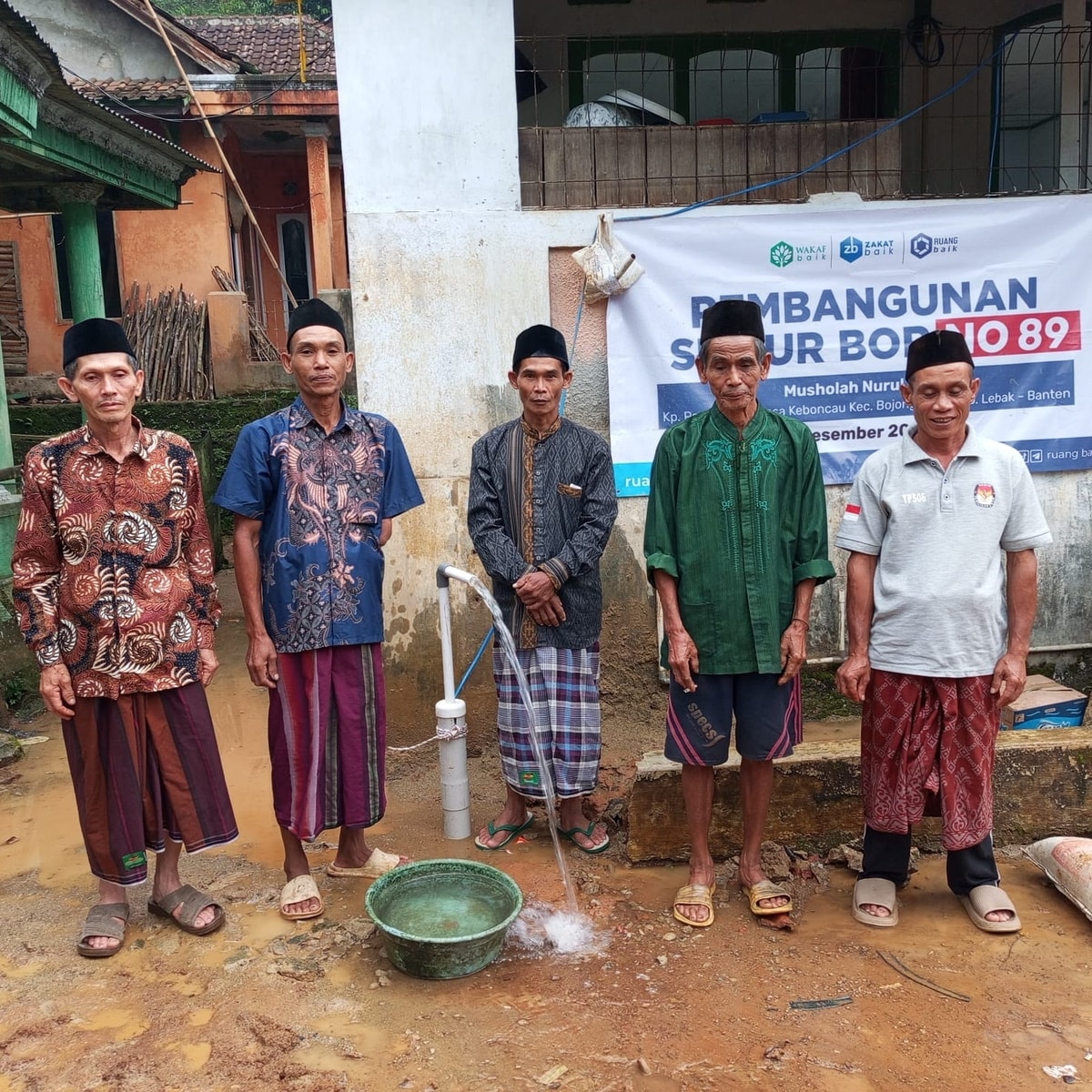 Ruang Baik Bangun Dua Sumur Bor di Banten: Kado Akhir Tahun untuk Warga dan Jamaah Musolah Pedalaman Lebak Banten Ruang Baik Bangun Dua Sumur Bor di Banten: Kado Akhir Tahun untuk Warga dan Jamaah Musolah Pedalaman Lebak Banten
