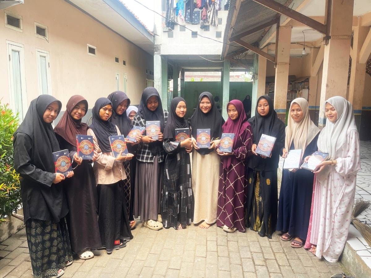 Menjejak Kebaikan di Tangerang, Ruang Baik Sambangi Pesantren dan Salurkan Al-Qur’an, Iqro, Beras hingga Bantuan Yatim Menjejak Kebaikan di Tangerang, Ruang Baik Sambangi Pesantren dan Salurkan Al-Qur’an, Iqro, Beras hingga Bantuan Yatim
