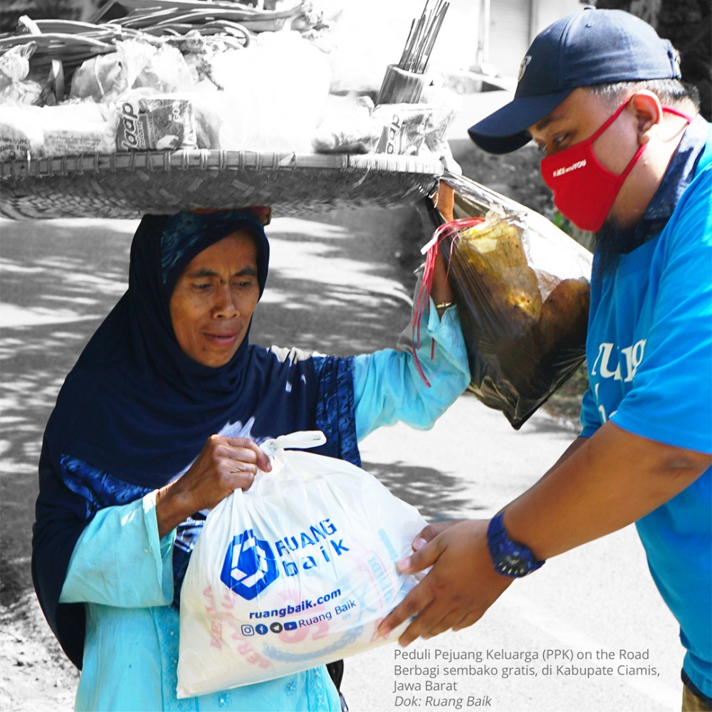 Galang Kepedulian Di Tengah Pandemi, Ruang Baik Salurkan 17 Ton Lebih Beras dan Paket Sembako Untuk Dhuafa Galang Kepedulian Di Tengah Pandemi, Ruang Baik Salurkan 17 Ton Lebih Beras dan Paket Sembako Untuk Dhuafa