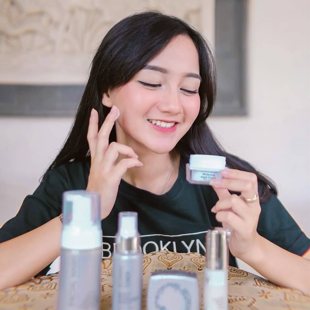 MS Glow Skincare: Cream Pemutih Wajah Ampuh & Permanen MS Glow Skincare: Cream Pemutih Wajah Ampuh & Permanen