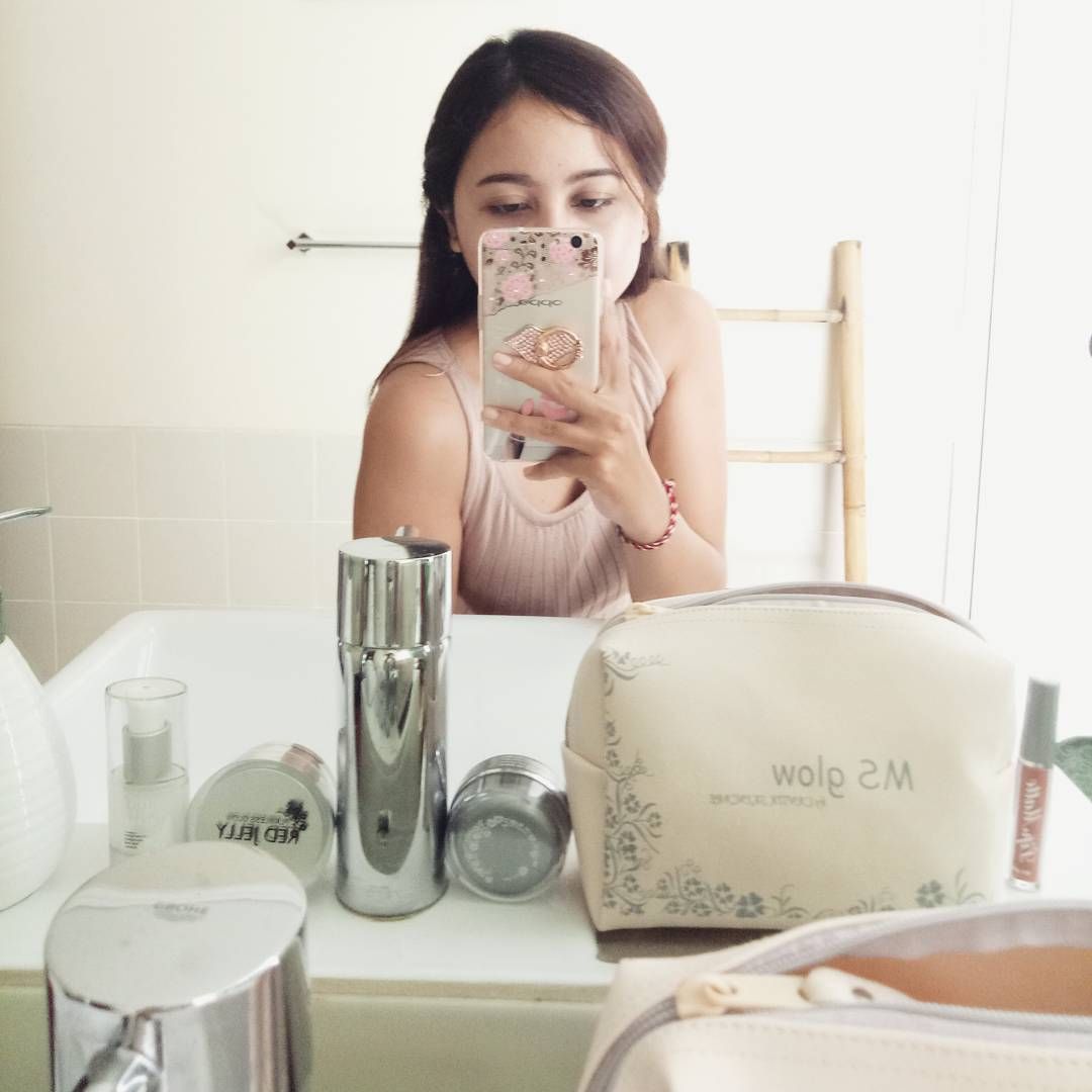 Ms Glow: Cream Wajah Racikan Dokter Terbaik Saat ini Ms Glow: Cream Wajah Racikan Dokter Terbaik Saat ini