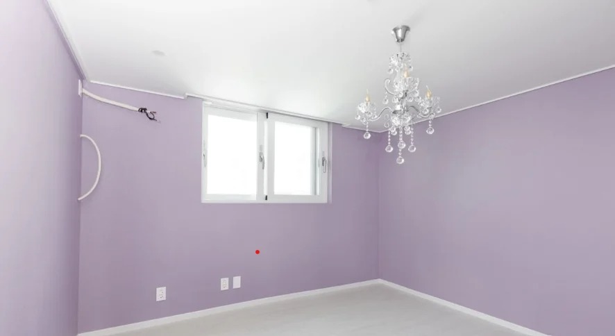 kombinasi warna cat plafon dan dinding lavender dan putih