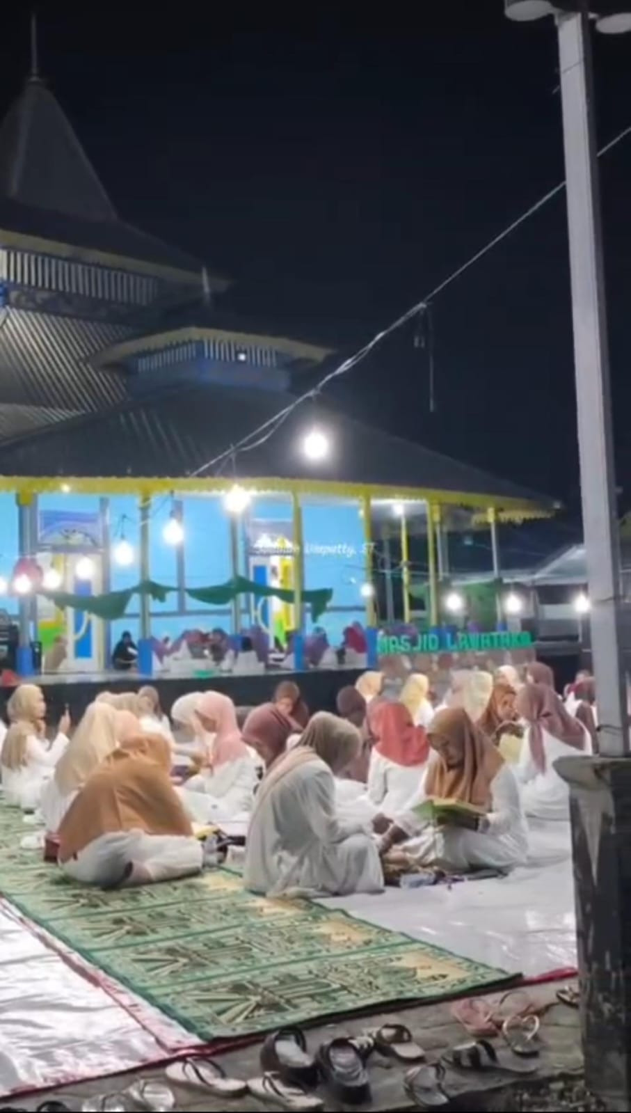 Masyarakat Negri Hualoy tilawah bersama