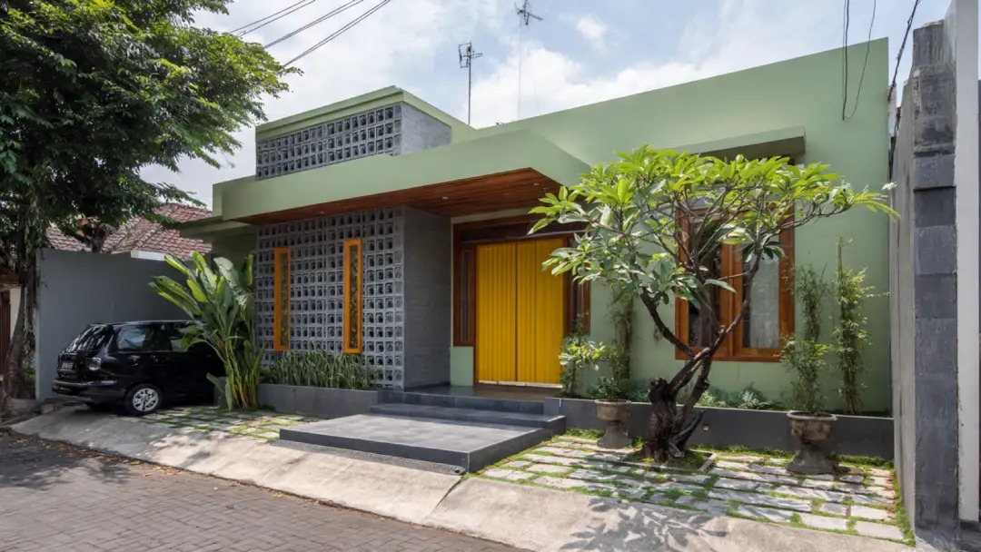 Catat! Ini Inspirasi Warna Cat Pintu Rumah Terbaru yang Lagi Trend