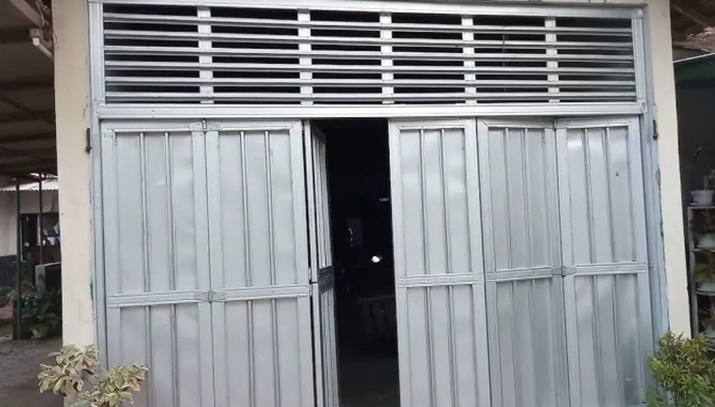 Desain Pintu Baja Ringan Kupu Tarung: Pintu 2 Daun yang Mewah