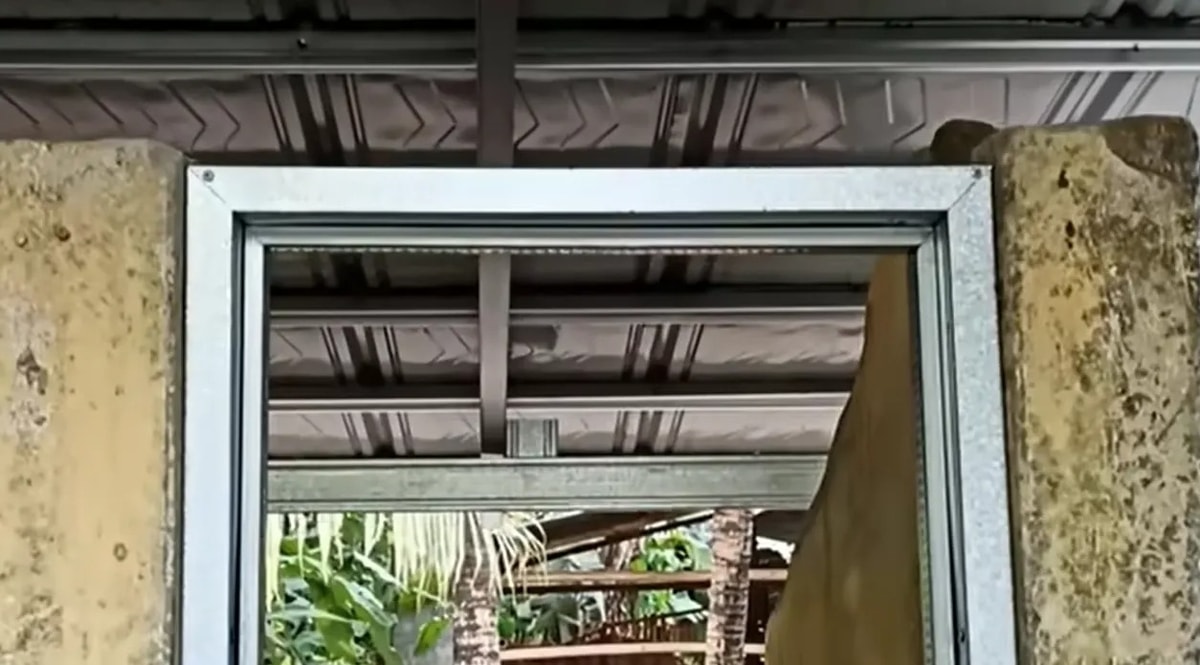 gawang pintu baja ringan kamar mandi