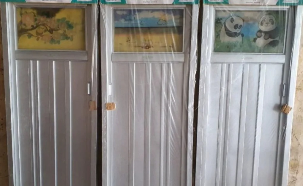 pintu kaca baja ringan