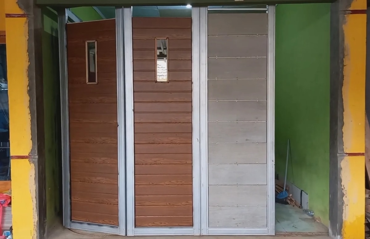gambar pintu garasi dari baja ringan modern