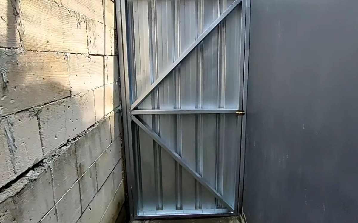 Mau Lebih Hemat? Coba Buat Pintu dari Baja Ringan Kanal C Ini