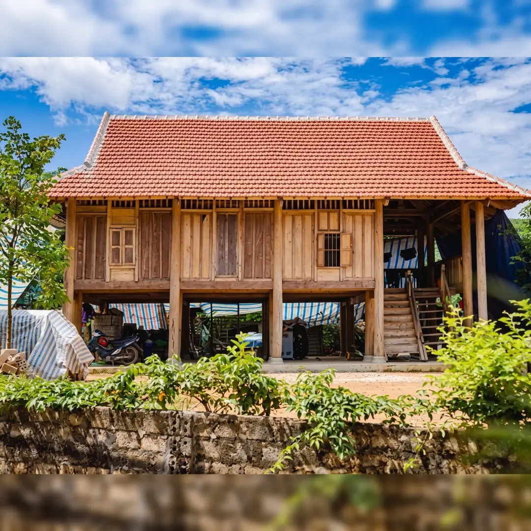 Rumah Adat Sunda Badak Heuay
