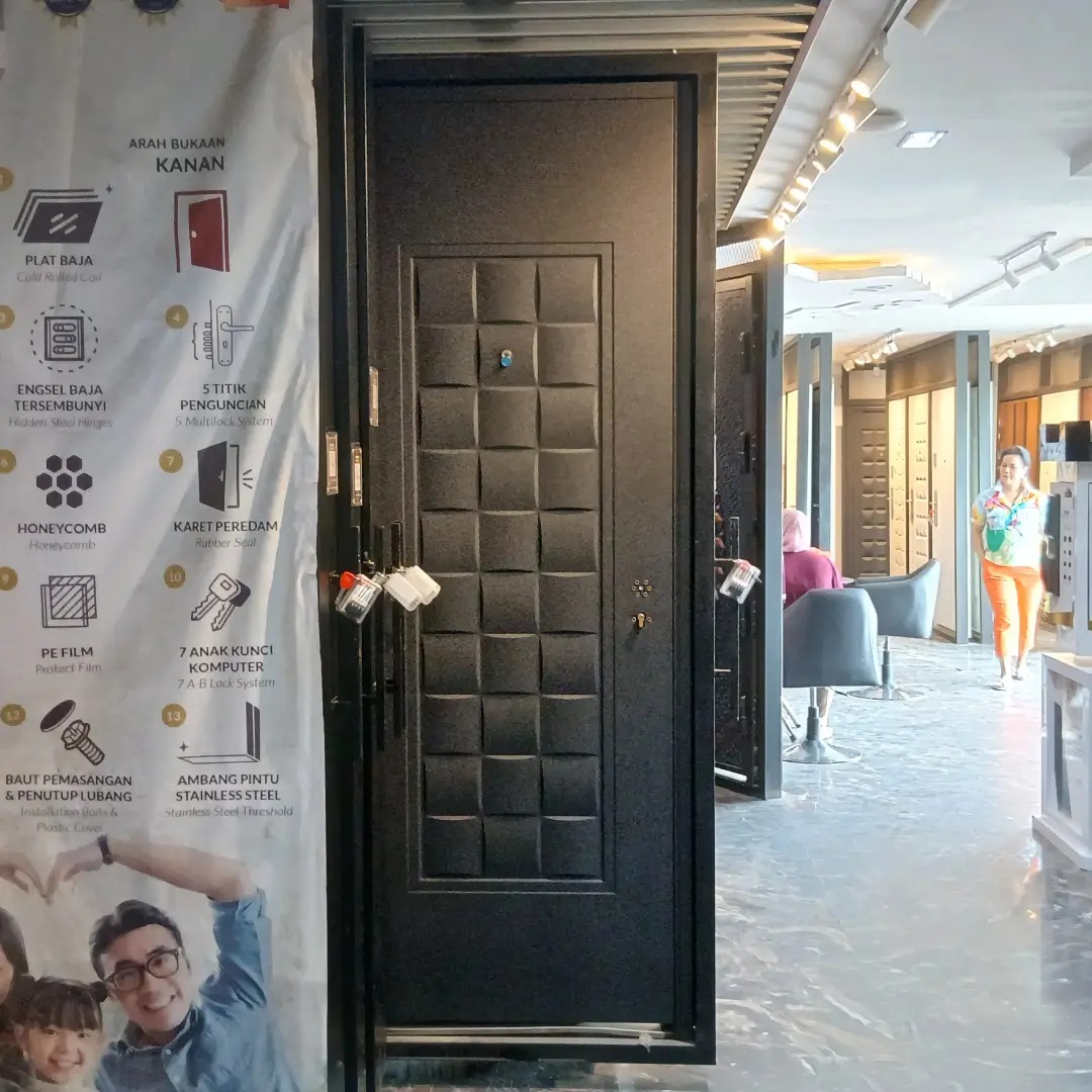 foto asli pintu baja fortress warna hitam