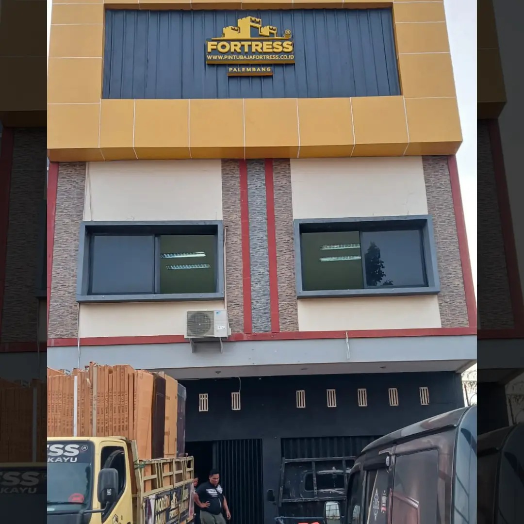 gambar pintu baja fortress palembang bagian luar