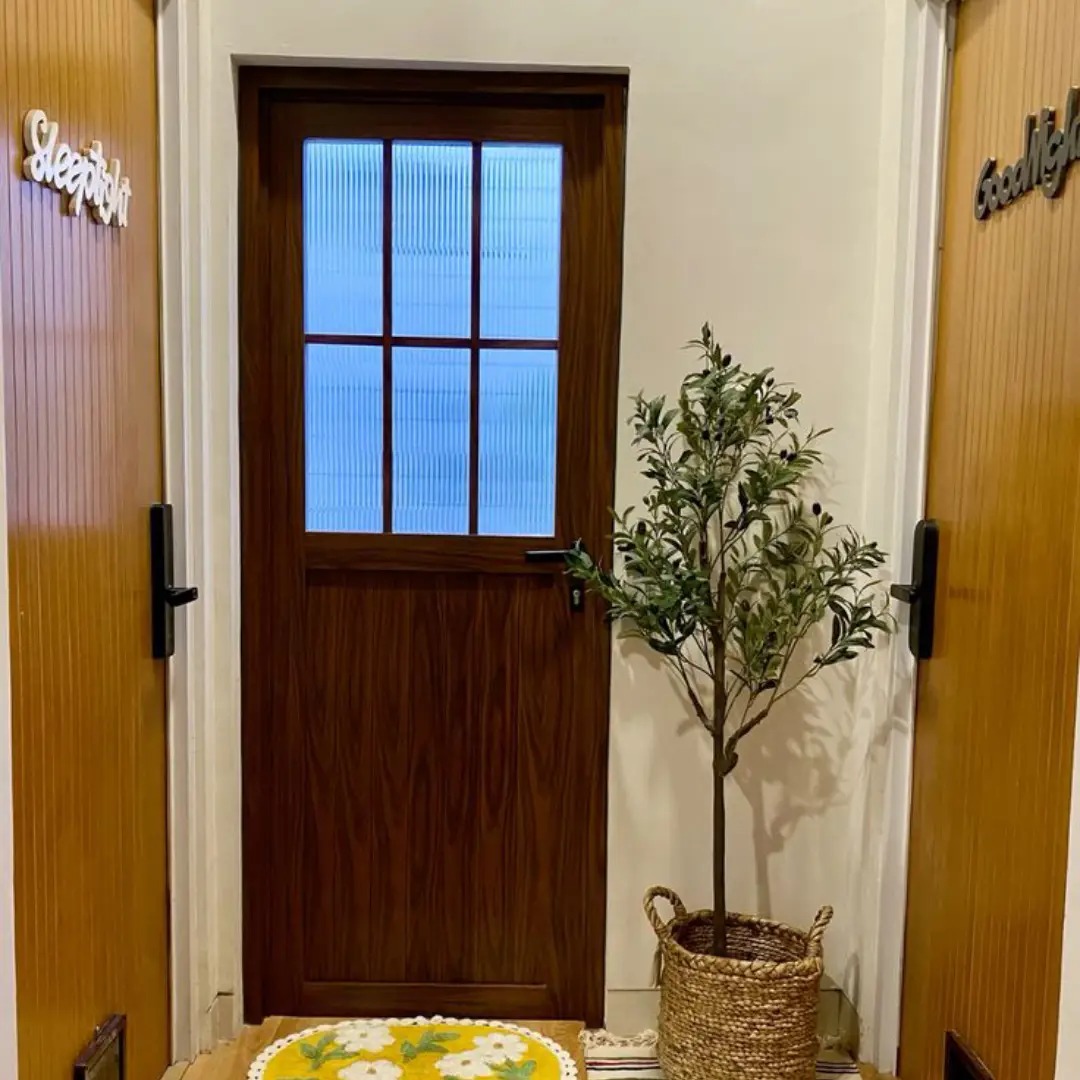 Pintu Kamar Mandi Kayu dengan Kaca Buram