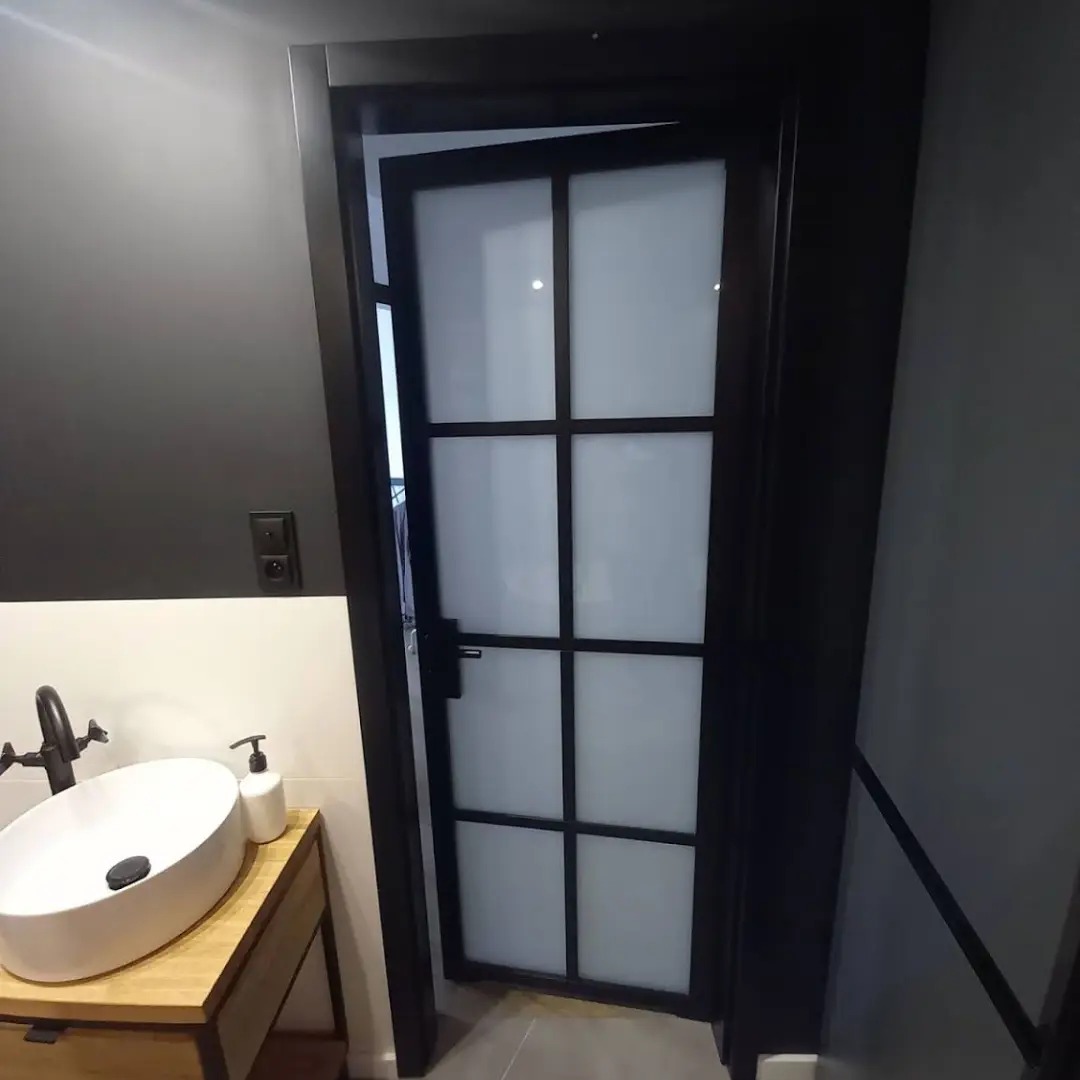 Pintu dengan Sekat Kotak Minimalis