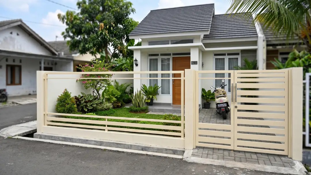 3 Model Cat Pagar Rumah Warna Cream untuk Tampilan Minimalis