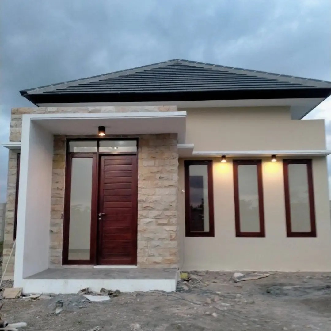 Cat Teras Rumah Kombinasi Cream, Batu Alam & Kayu