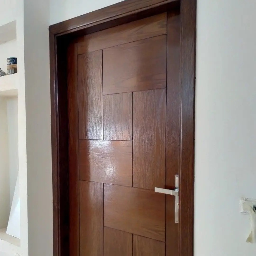 Cat Pintu Kayu Coklat Gelap