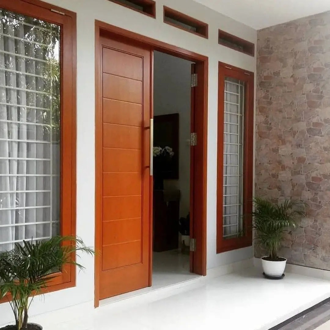 Cat Pintu Kayu Warna Coklat Kemerahan