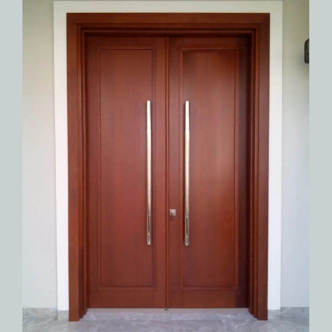 Pintu Kayu Warna Coklat Kemerahan