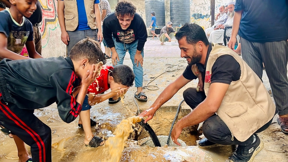 Water Well Hadir di Internally Displaced Persons di Kamp Pengungsian Shati, Gaza Palestina