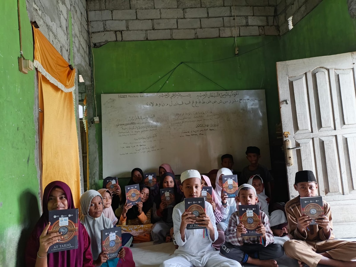 anak anak Dusun Olas desa Loki Seram Barat Maluku