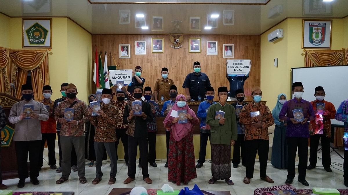 Seremoni Penyaluran 3.000 Mushaf Al Quran di aula kantor Kementerian Agama Kabupaten Pringsewu, Propinsi Lampung
