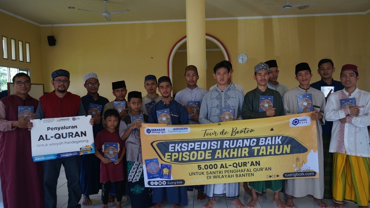 Penyaluran Al Quran di Pandeglang dalam rangka Ekspedisi tour de Banten