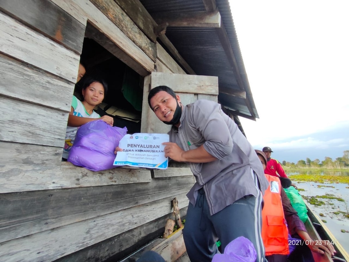 Bantuan Pangan dan Obat-Obatan Disalurkan Ruang Baik Pasca Banjir di Kalimantan Selatan