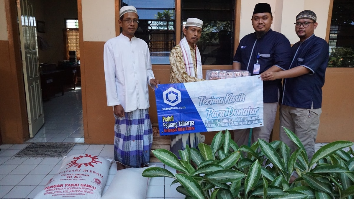 30 Juni 2020, Penyaluran Paket Sembako 
Untuk Guru Ngaji di Pekalongan, Jawa Tengah