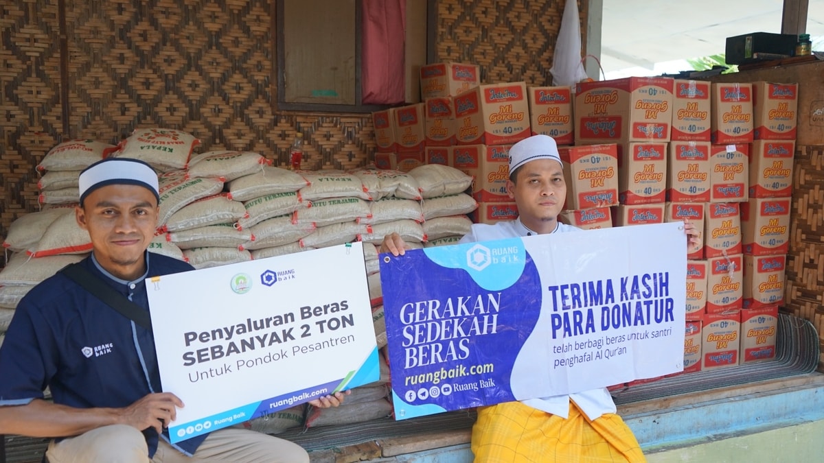 Penyerahan Bantuan Beras dan Sembako kepada Pesantren se Lampung Selatan