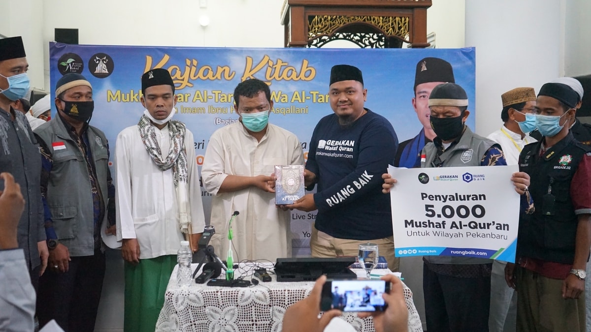 Penyaluran Al Quran Wakaf Untuk Dukung Pembinaan Muallaf di Riau