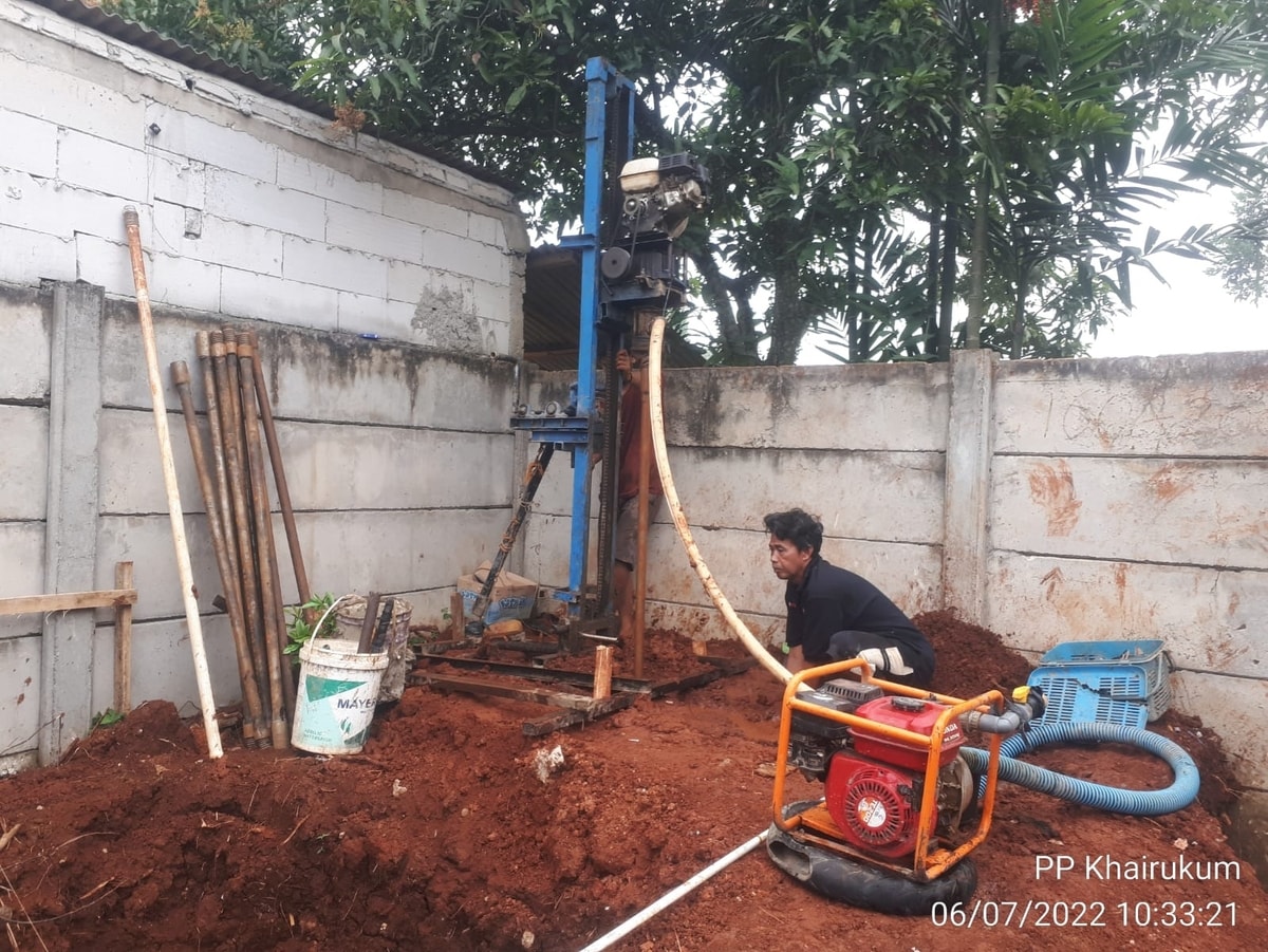 Pengeboran Sumur untuk kebutuhan air bersih dan konsumsi santri RTQ Khairukum di lahan Pondok Pesantren