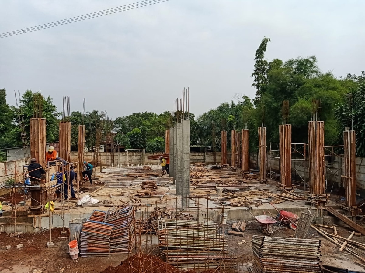 26 Juli 2022 - Kolom-kolom lantai dasar yang telah selesai dicor