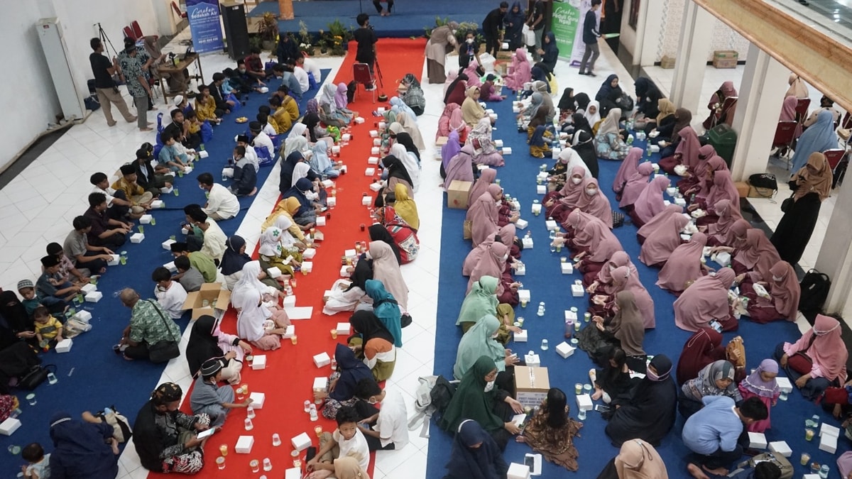 Suasana berbuka Puasa Bersama pada Ramadhan Fest 2022
Kamis, 14 April 2022
