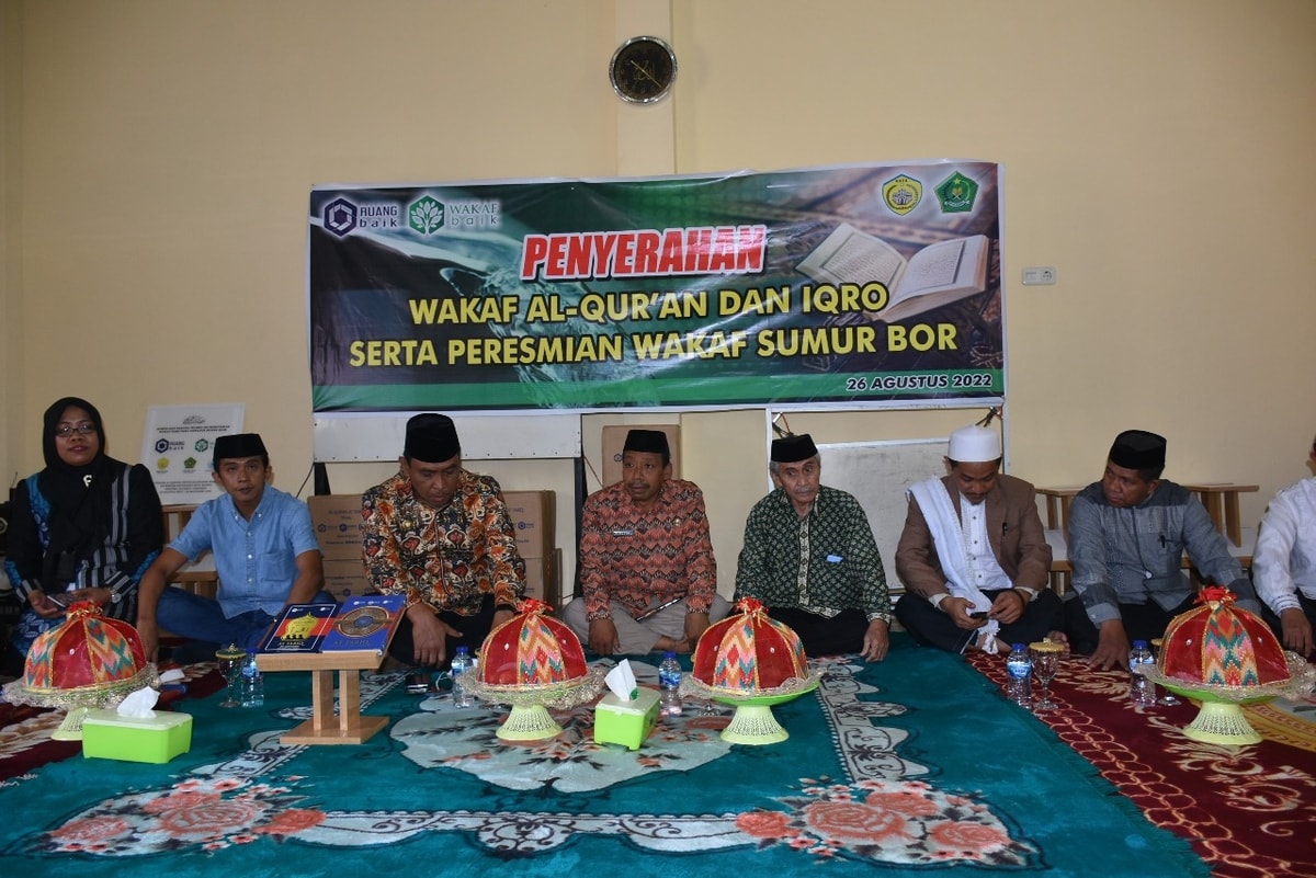Suasana Seremoni Penyerahan Al Quran, Buku IQRO dan Wakaf Sumur Bor di Kota Bau Bau Sulawesi Tenggara. 26 Agustus 2022